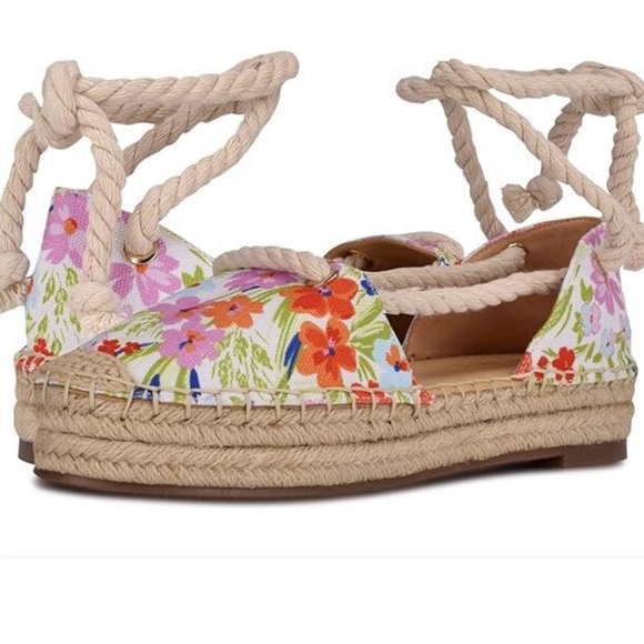 Nine West Shoes - Nine West MEAKS7, Size 8, very cute sandal for any occasion.